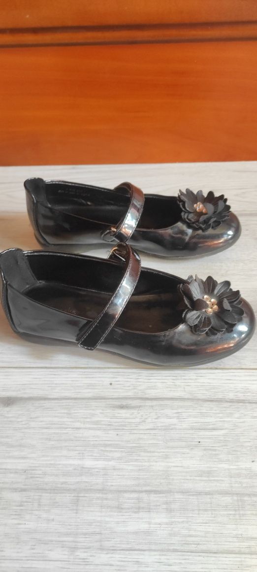 Pantofle, buty 30