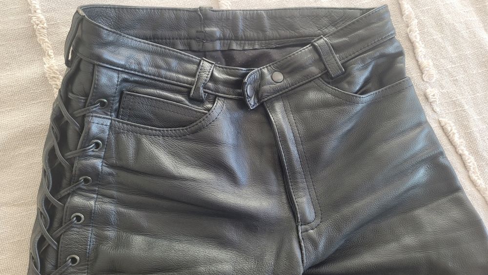 Motocyklowe skórzane spodnie z wiązaniem