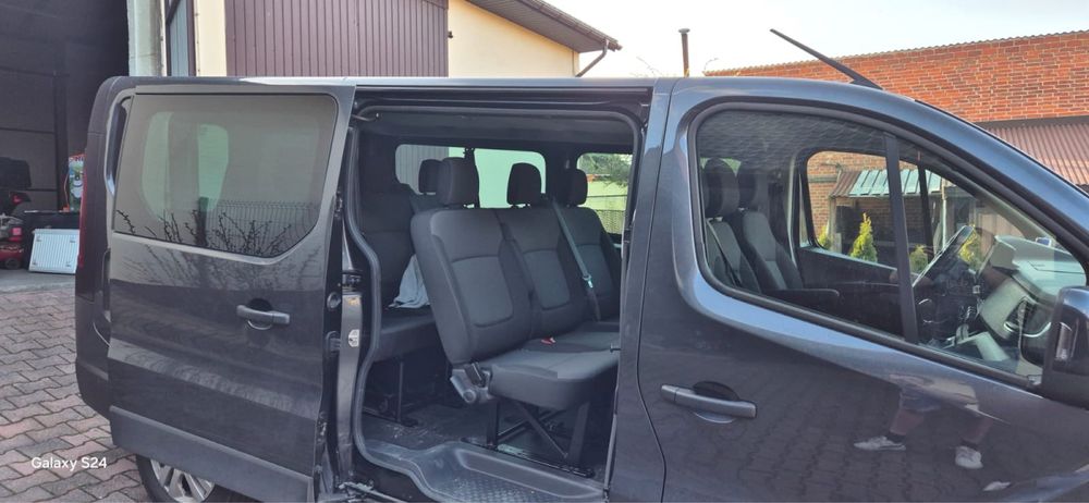 Wynajme busa 9osobowe Renault Trafic