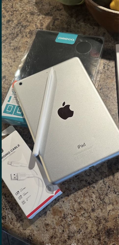 Tablet iPad Apple Retina + nowy rysik - cały zestaw