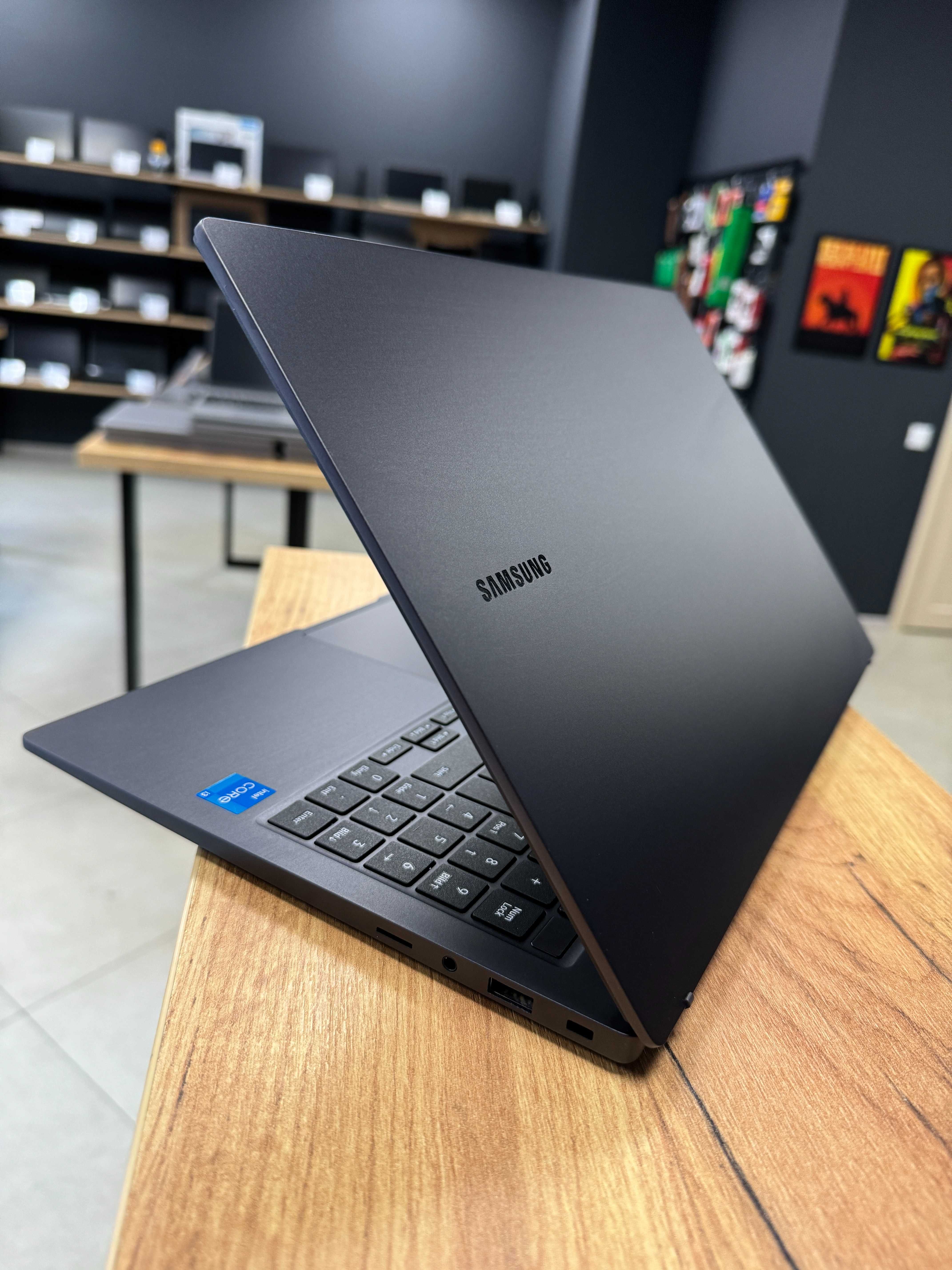 Ноутбук Samsung Galaxy Book 2 - i3 1215U 6 ядер/8 GB/256 NVME/FHD IPS