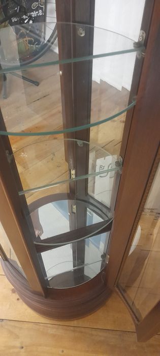 Cristaleira em bom estado