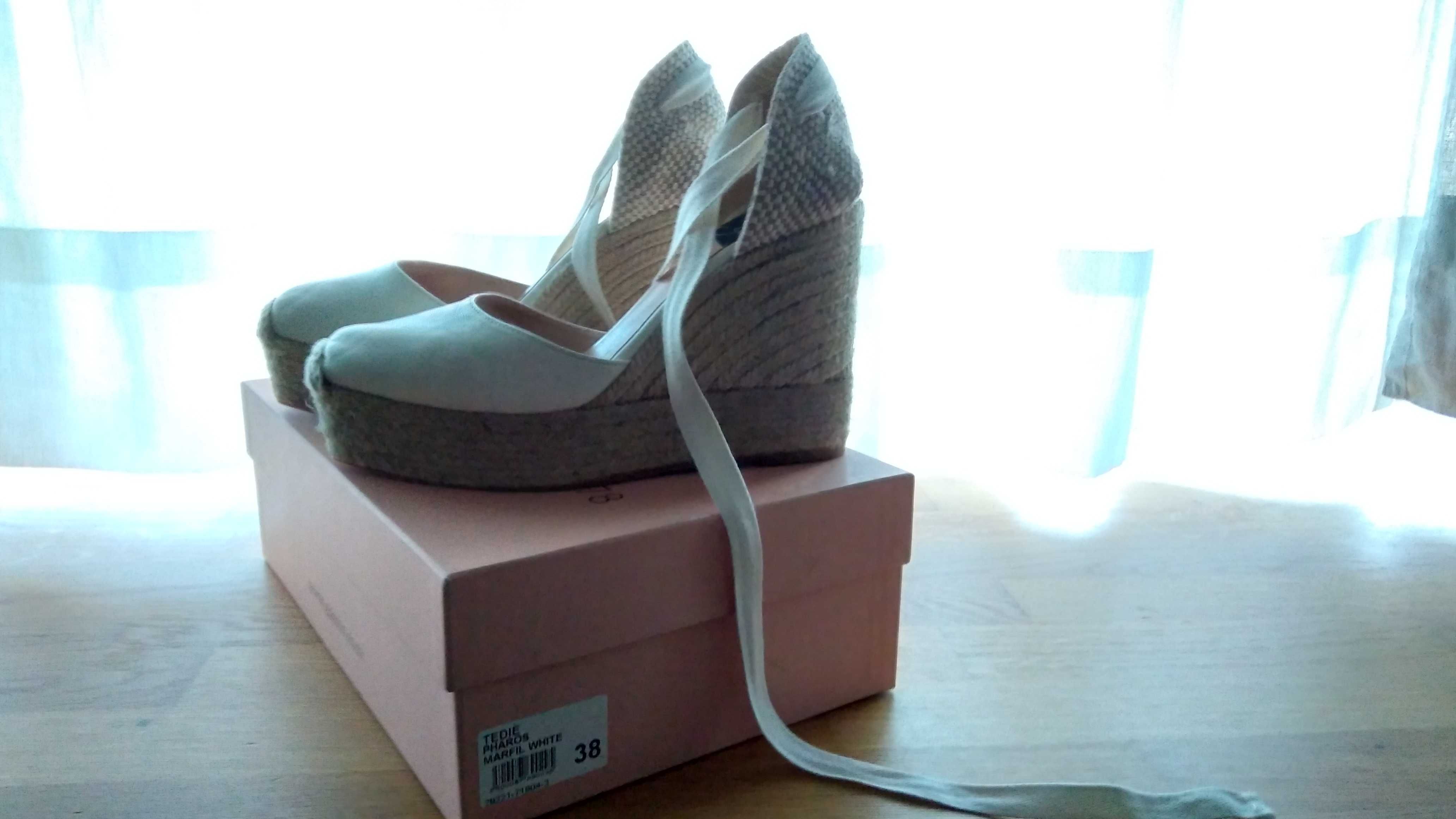 Sapatos noiva, modelo em alpercatas com cunha e fitas (branco)