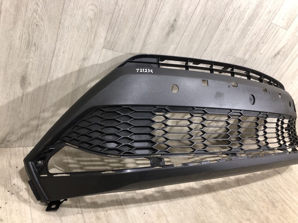 Бампер передний Решетка Toyota CH-R CH R CHR решітка 52129-F4110