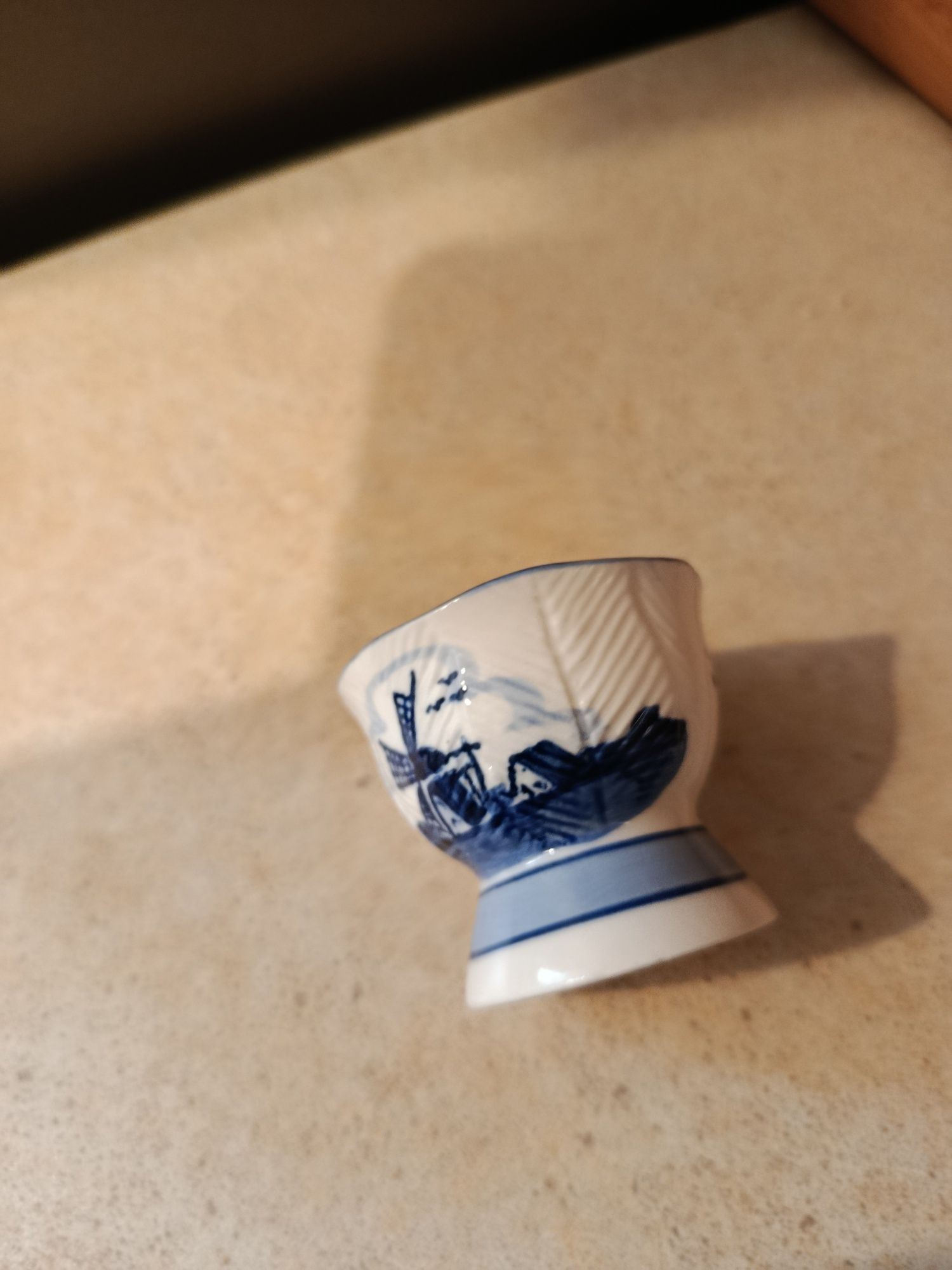 Śliczny stary kieliszek do jaj porcelana Delft