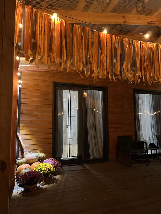 Декоративна гірлянда з атласних стрічок