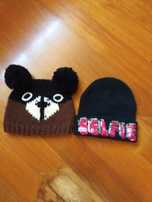 Gorros da Pull&Bear e da Berskha ( que diz Selfie).