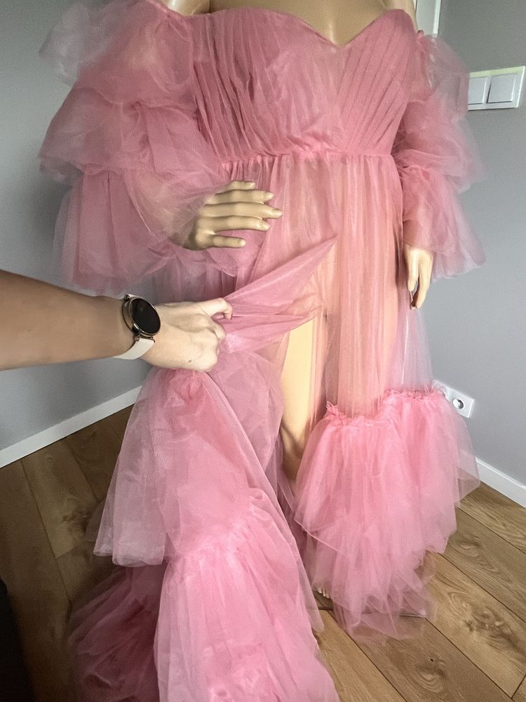Tiulowa suknia do sesji ciążowej maxi różowa