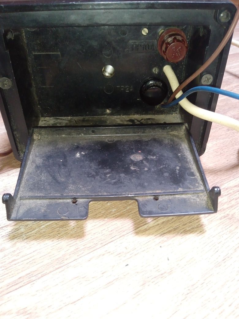 Prostownik rosyjski 12V /6,3 A polecam