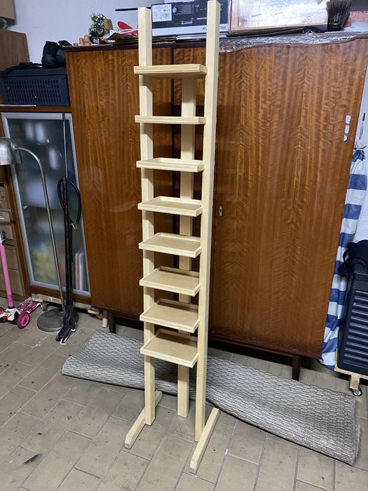 Estante em bom estado