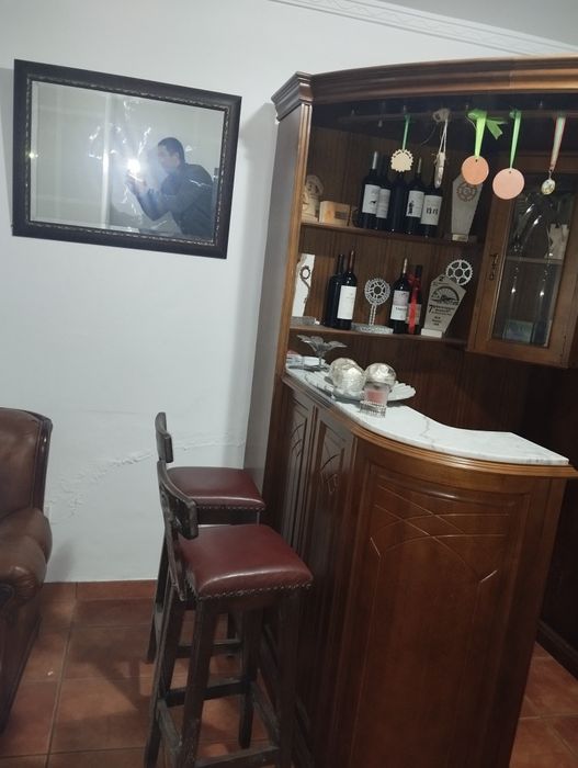 Vendo Móvel/bar e 2 bancos