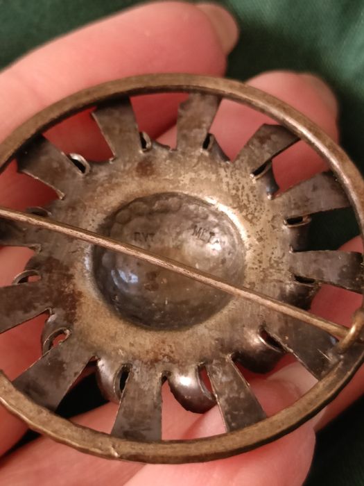 Ładna stara broszka Rytosztuka