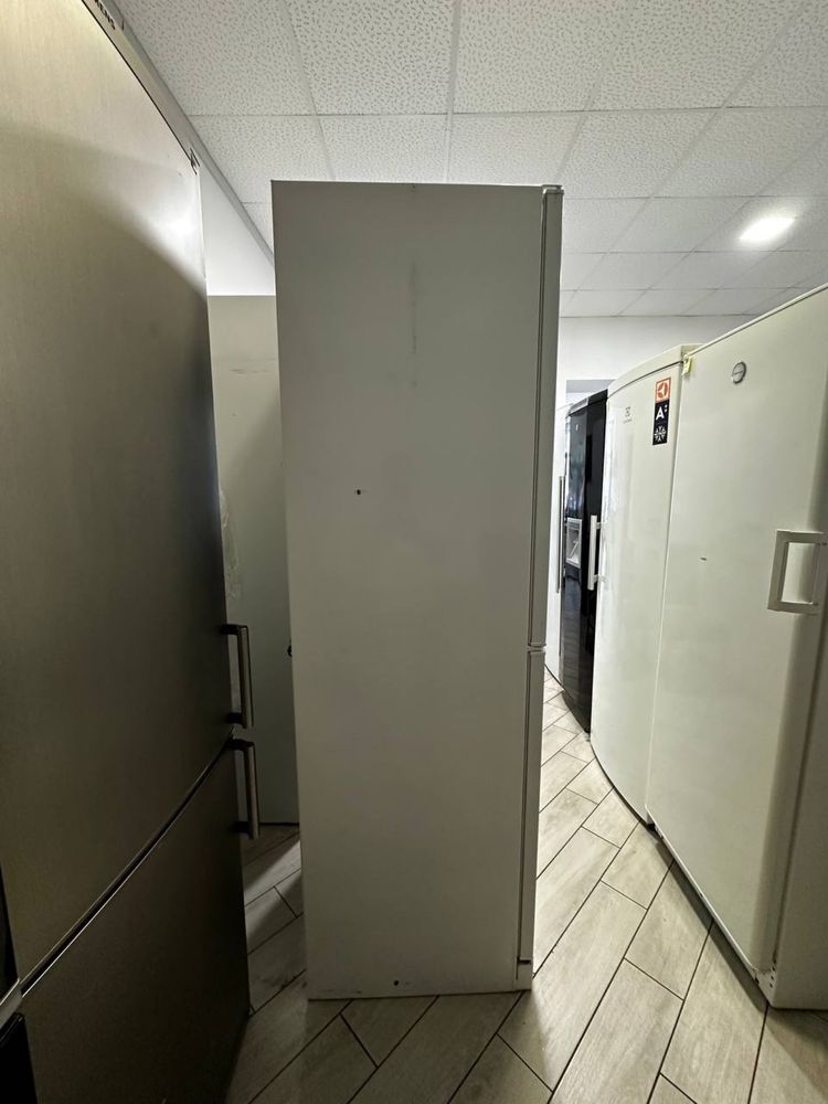 Холодильник Elektrolux 1,85m привезений з ЄС