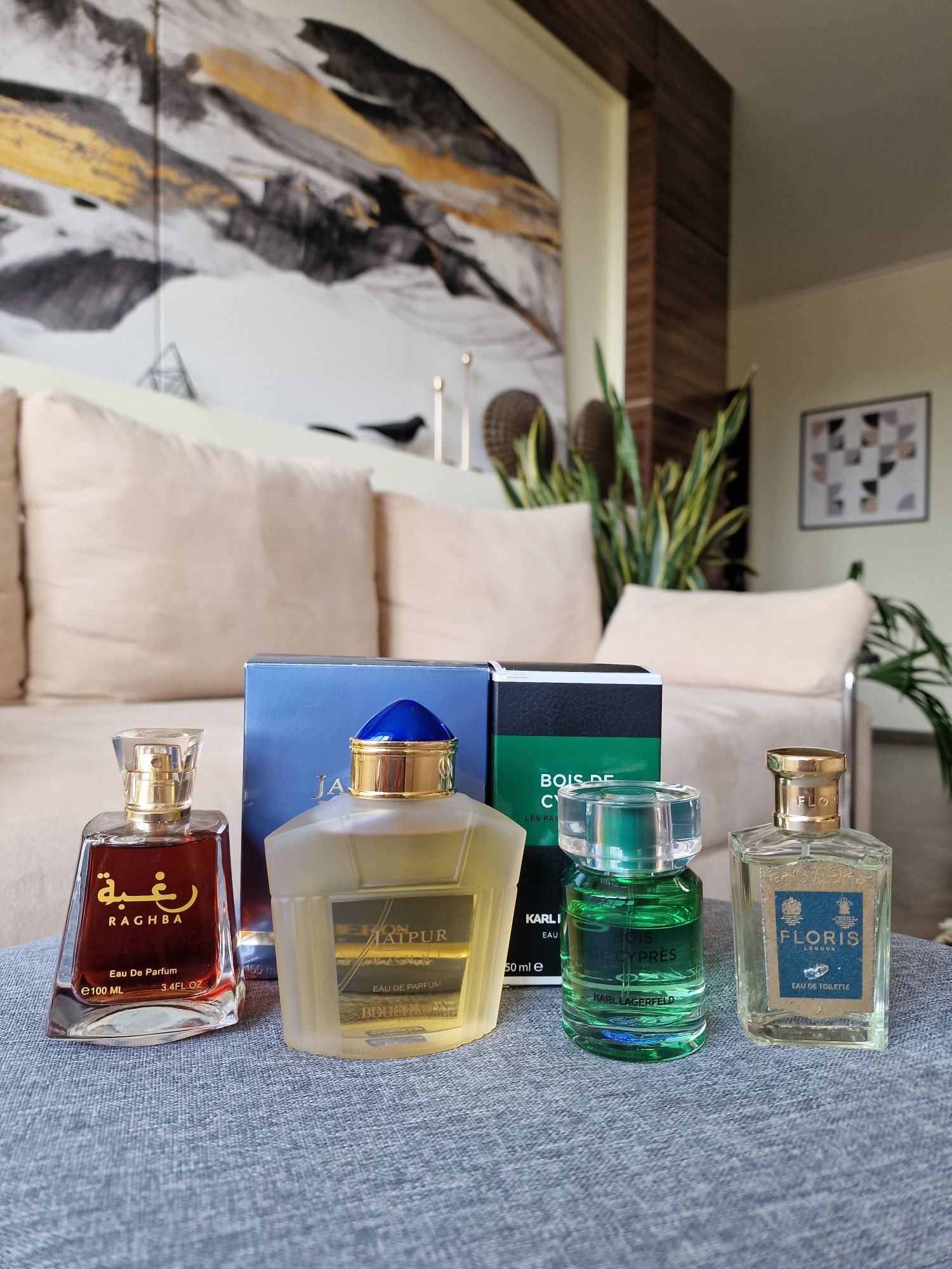 Розпродаж колекції парфумів Dior, Prada, Guerlain, Bvlgary