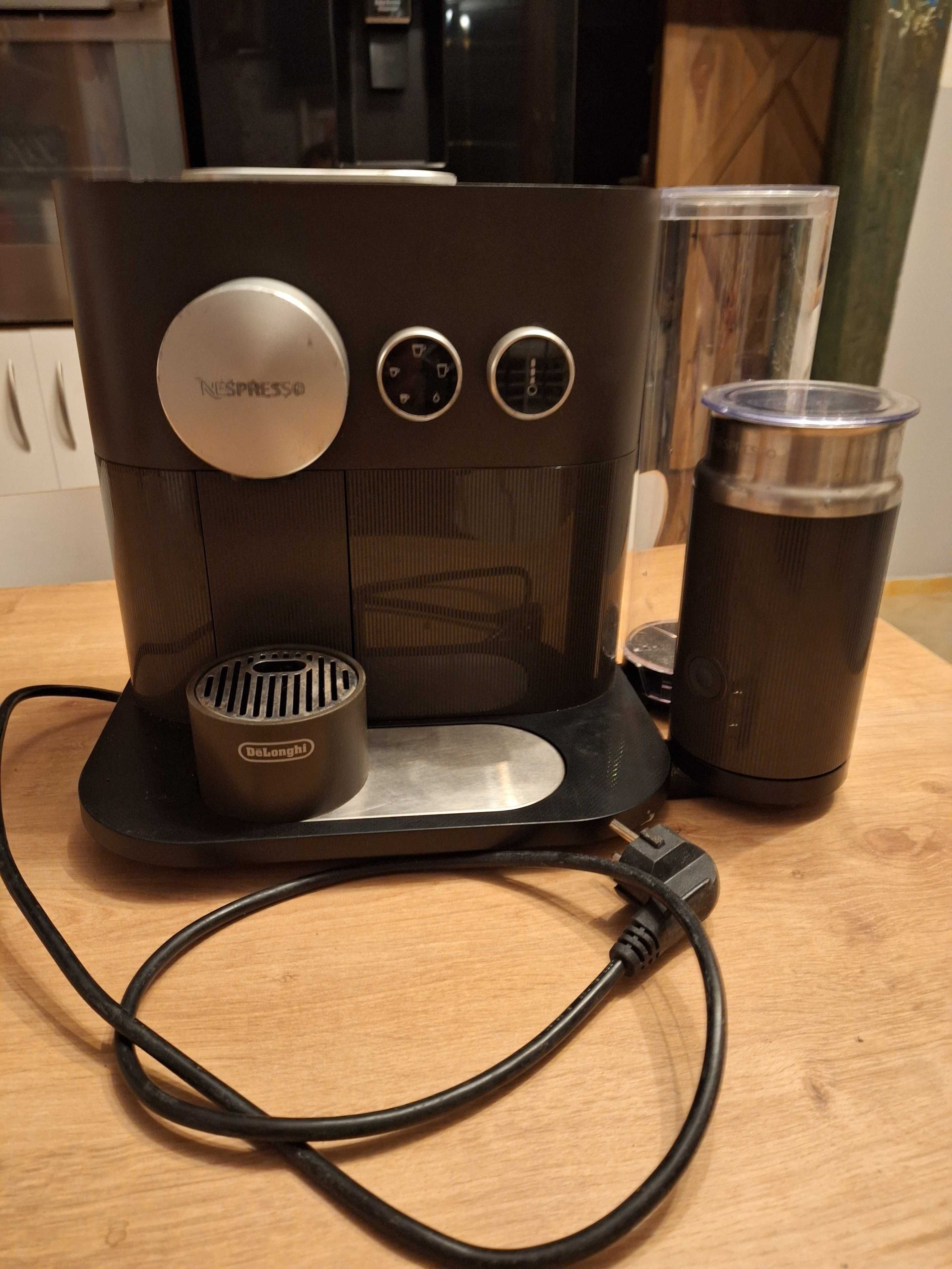 Express Nespresso firmy Delonghi Typ EN355 na kapsułki  nespresso.