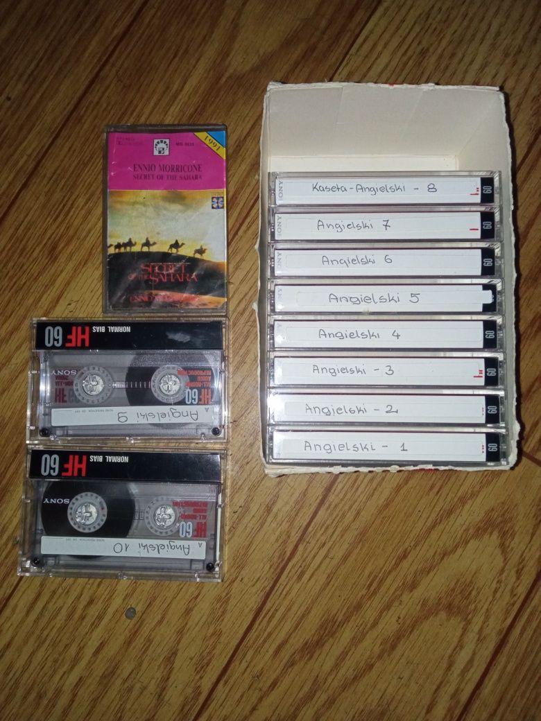 11 kaset magnetofonowych