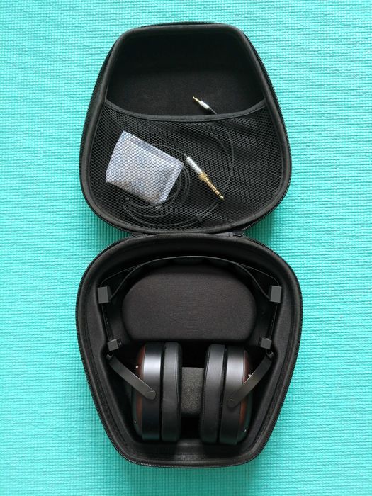 Monolith M565C закриті з кейсом та кабелем, робоче одне вухо, AS IS !