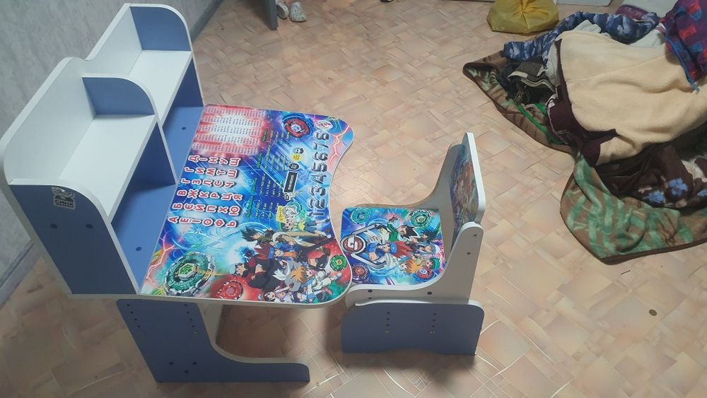 Продам дитячий стіл для уроків