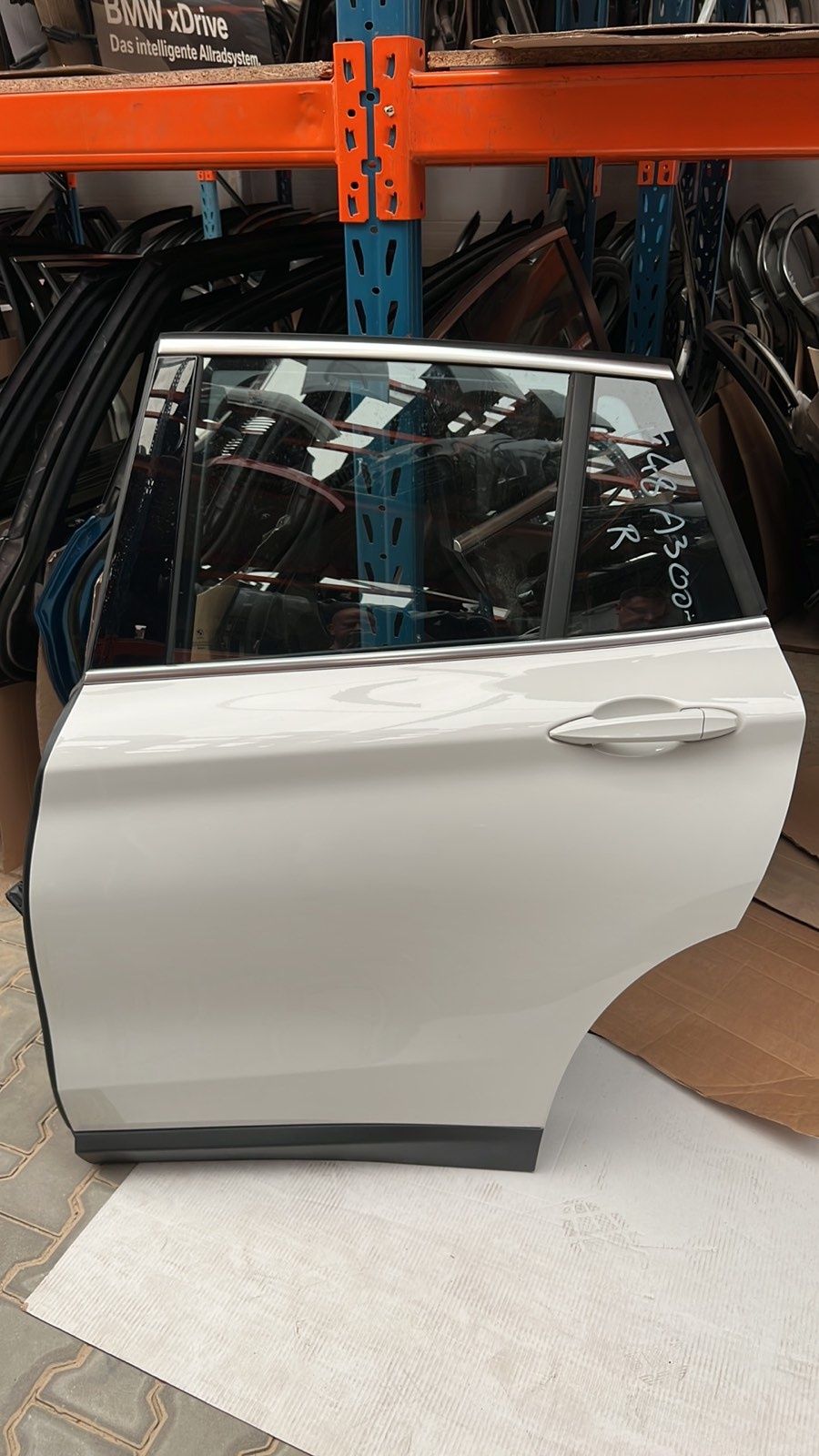 Стекло двери BMW X1 F48