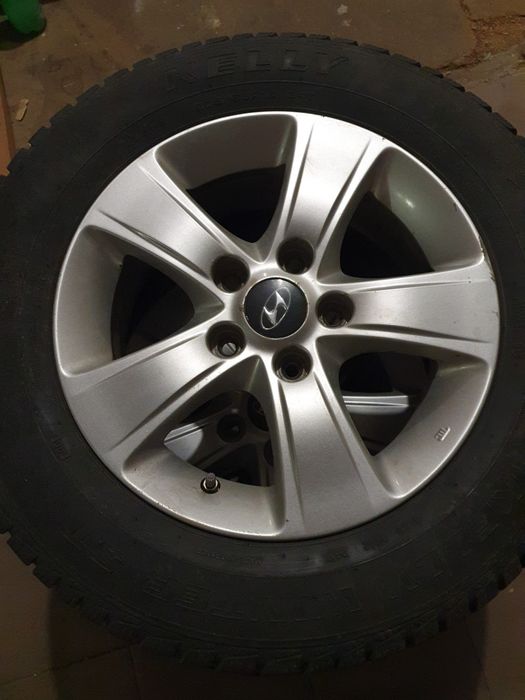 Диски з зимовивими шинами на Hunday