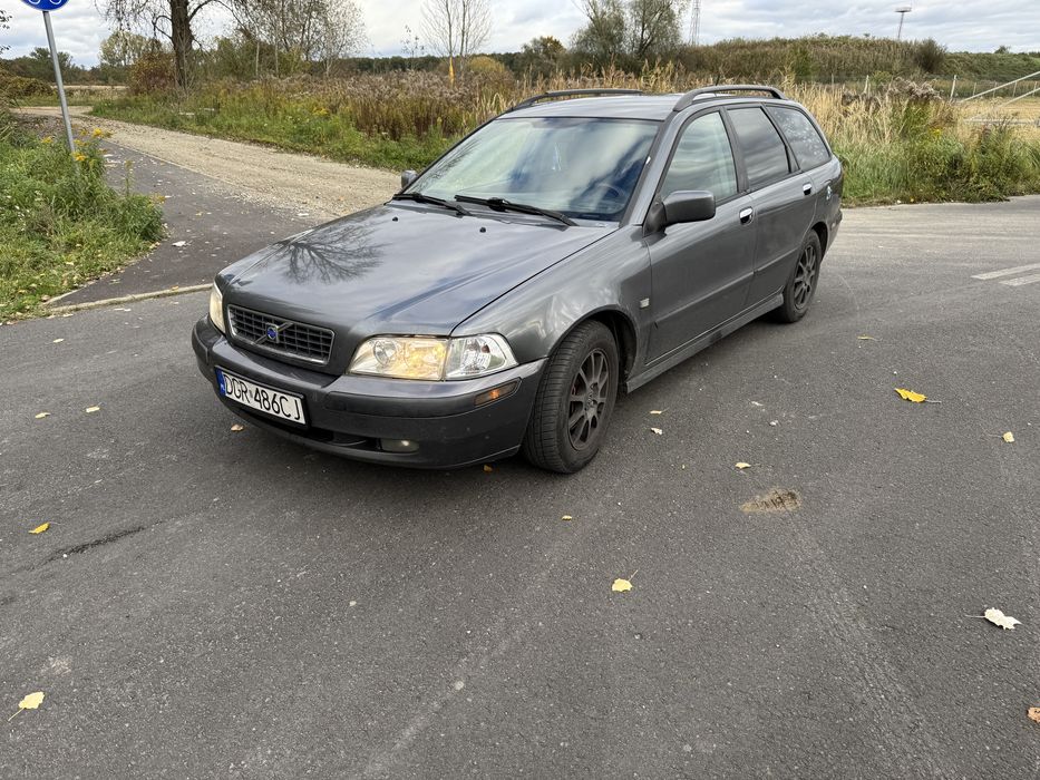 Volvo V40 1.9d 2003r dobry stan, sprawna klima, oplaty 04.26 ZAMIANA