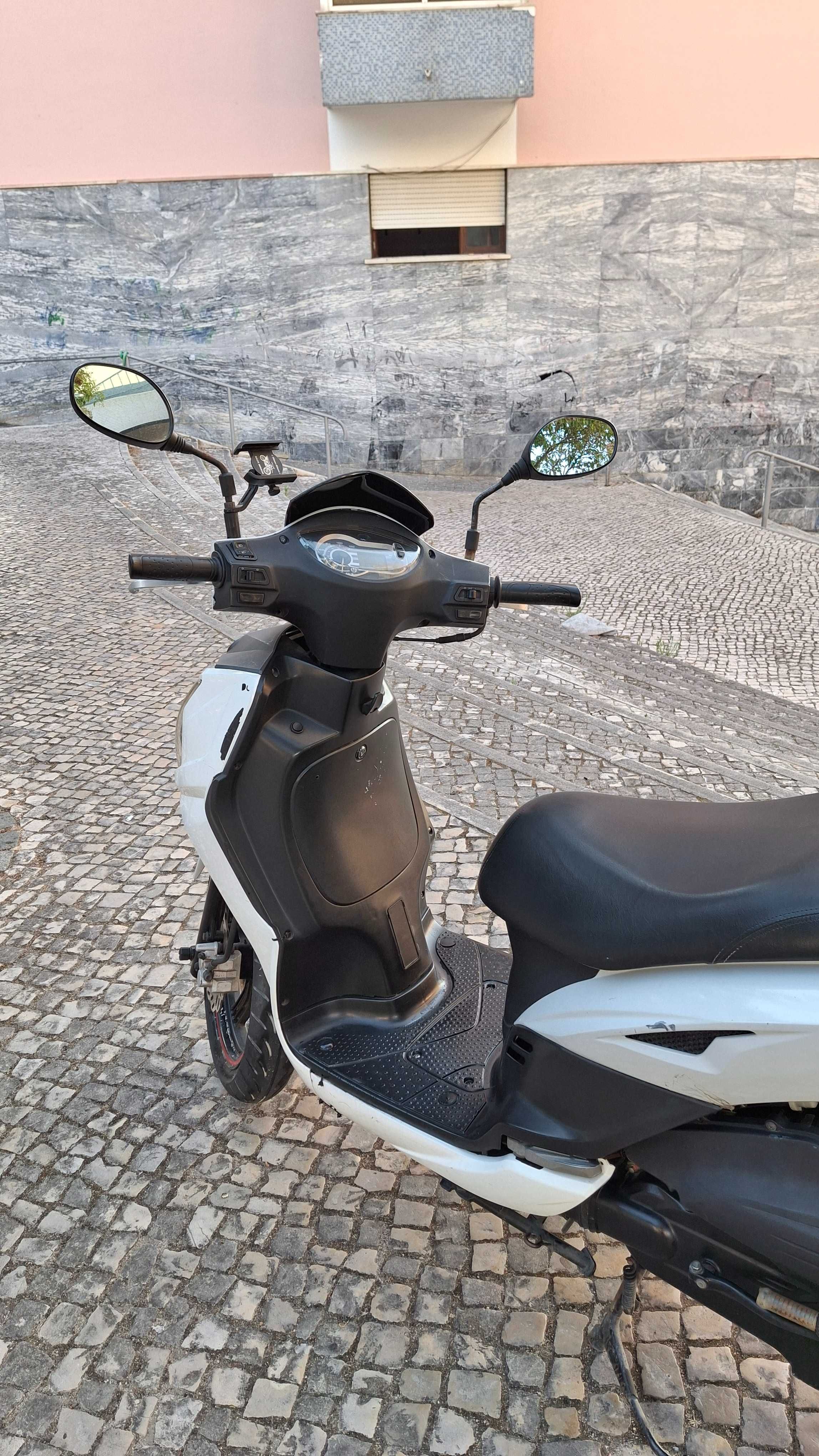 Motociclo Sym Symphony SR 125 CC