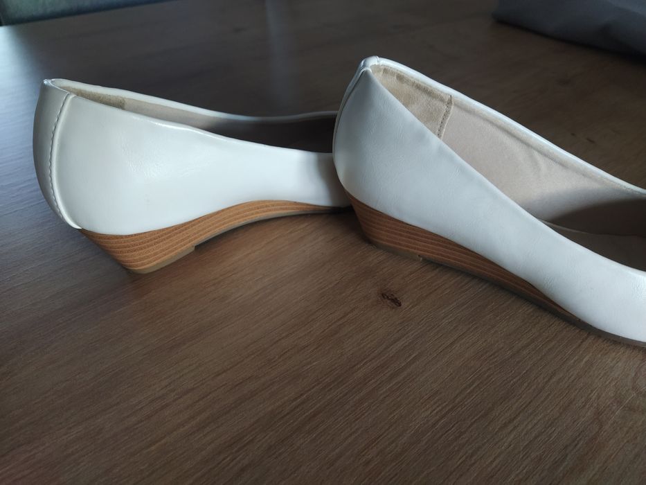 Buty ślubne białe na koturnie