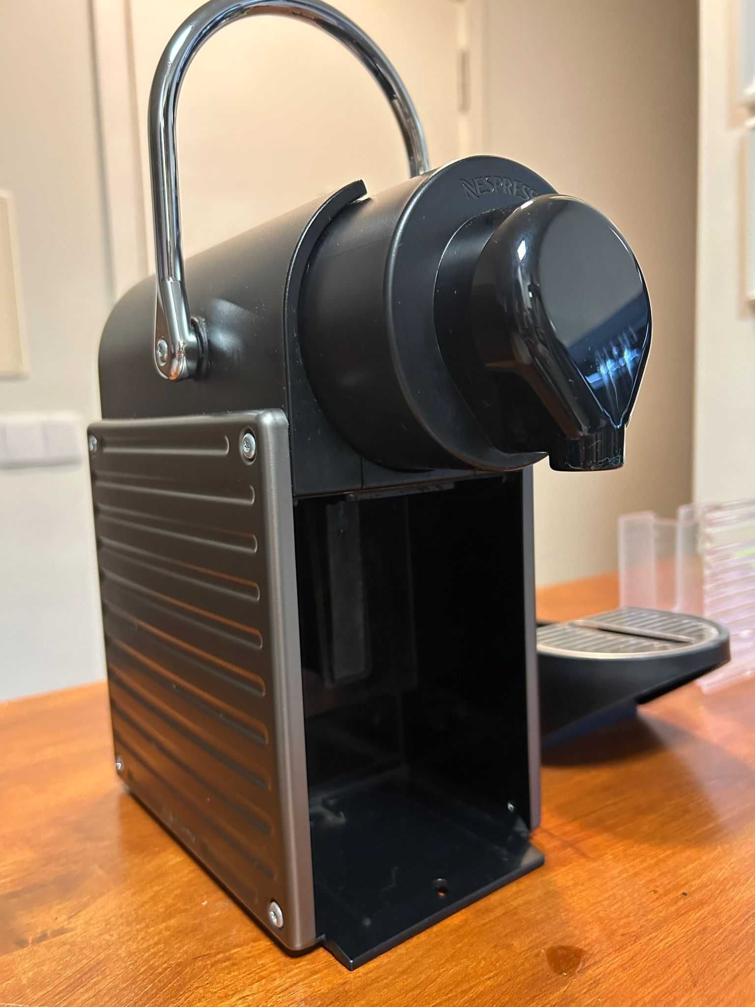 Máquina de Café NESPRESSO