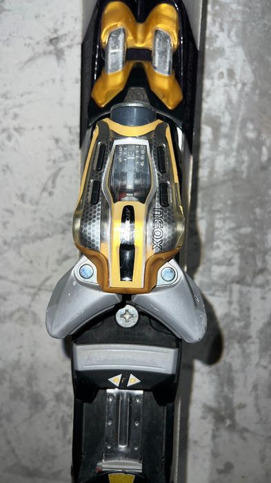 Narty ATOMIC z wiązaniami + pokrowiec BLIZZARD