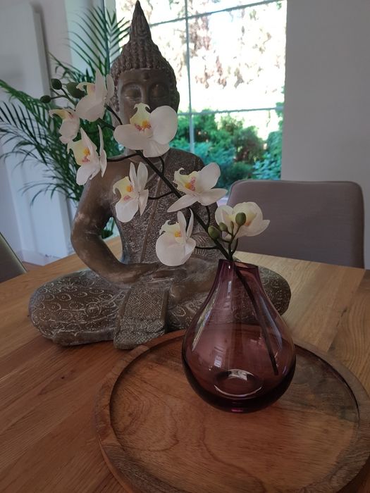 Wazon szklany fioletowy ze storczykiem
