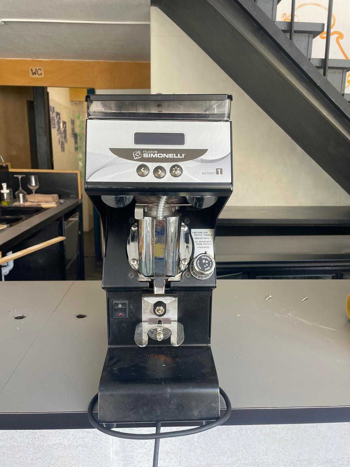 Moinho café profissional Nuova Simonelli Mythos One Clima Pro – usado