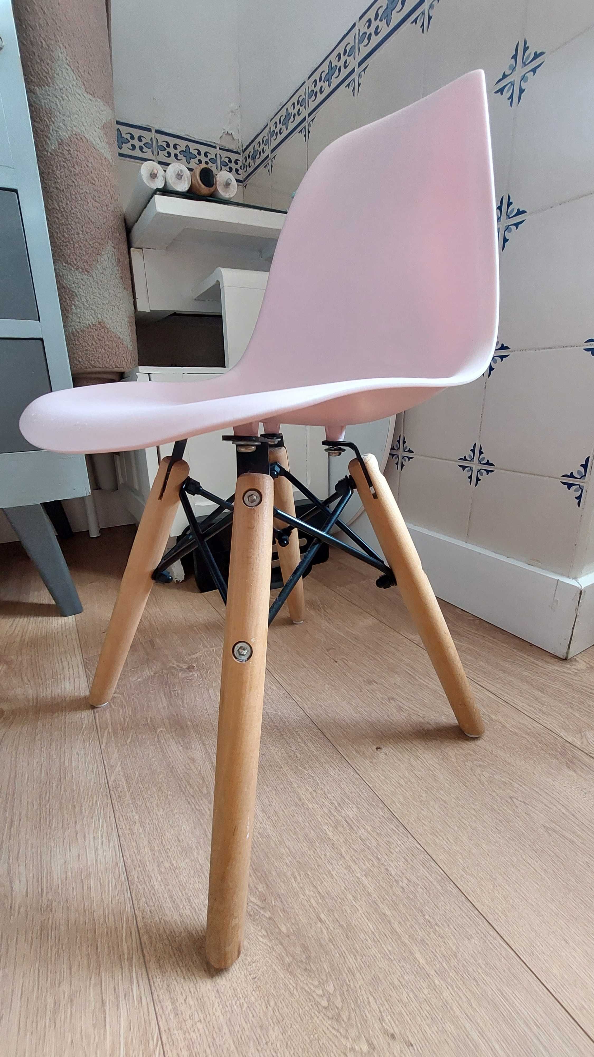 2 cadeiras nordicas criança+ oferta de mesa