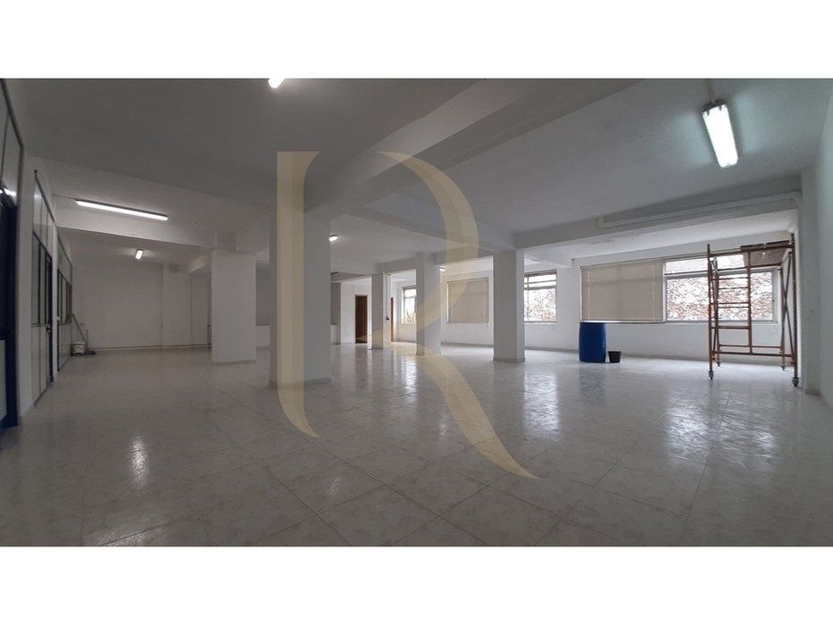 Loja/ armazém em Amora - Cruz de Pau - Seixal