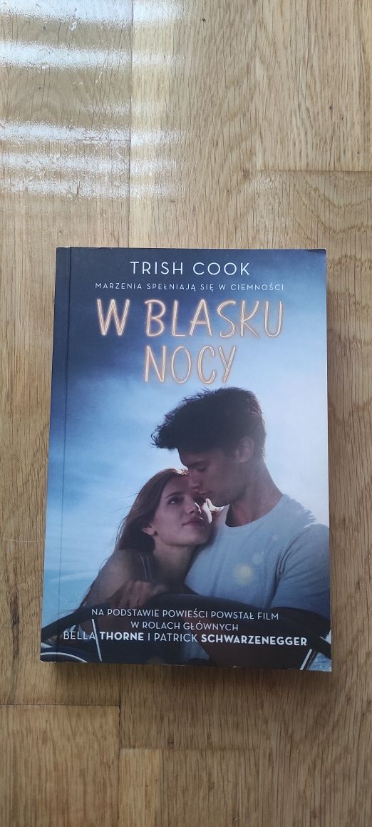 Książka "W blasku nocy" Trish Cook