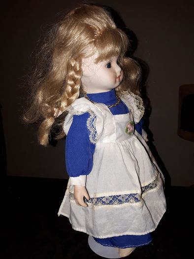 Boneca de porcelana
