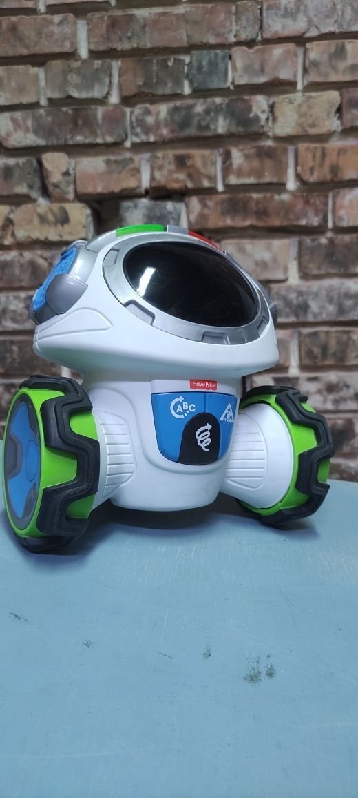 Robot Movi z Fisher-Price mówi i śpiewa po polsku i angielsku