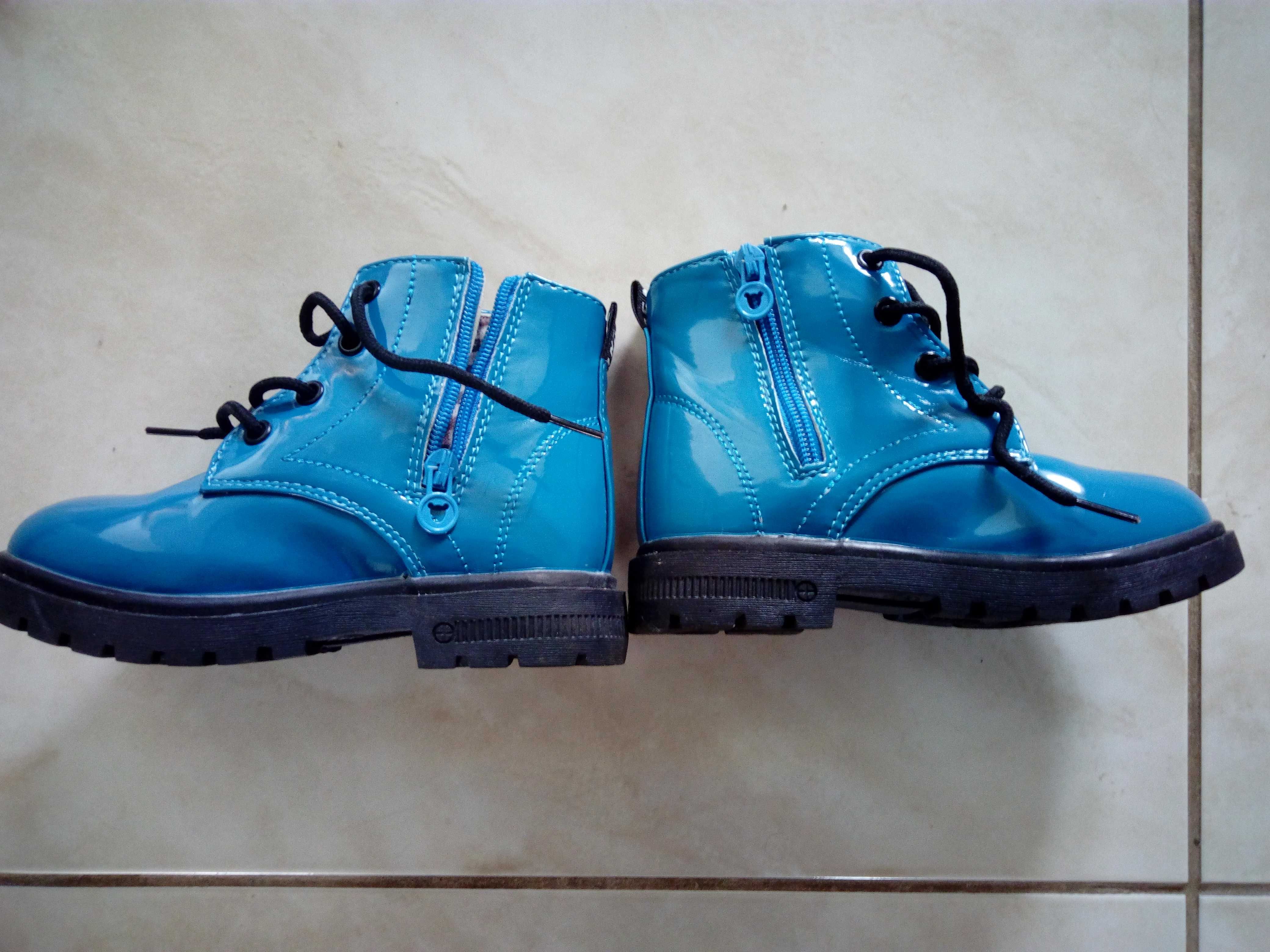 Nowe lekkie,fajne buty chłopięce typu"martensy"Roz. 29, wkł 17,5 cm,