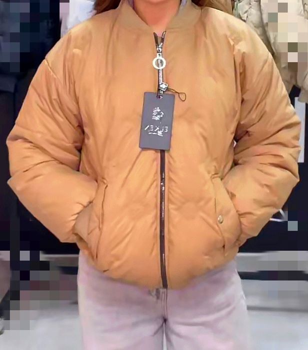 Бомбер колір карамель