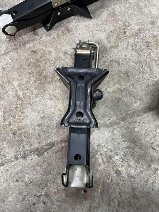 Домкрати у хорошому стані два нових по гривень а по 450 за іншого 300