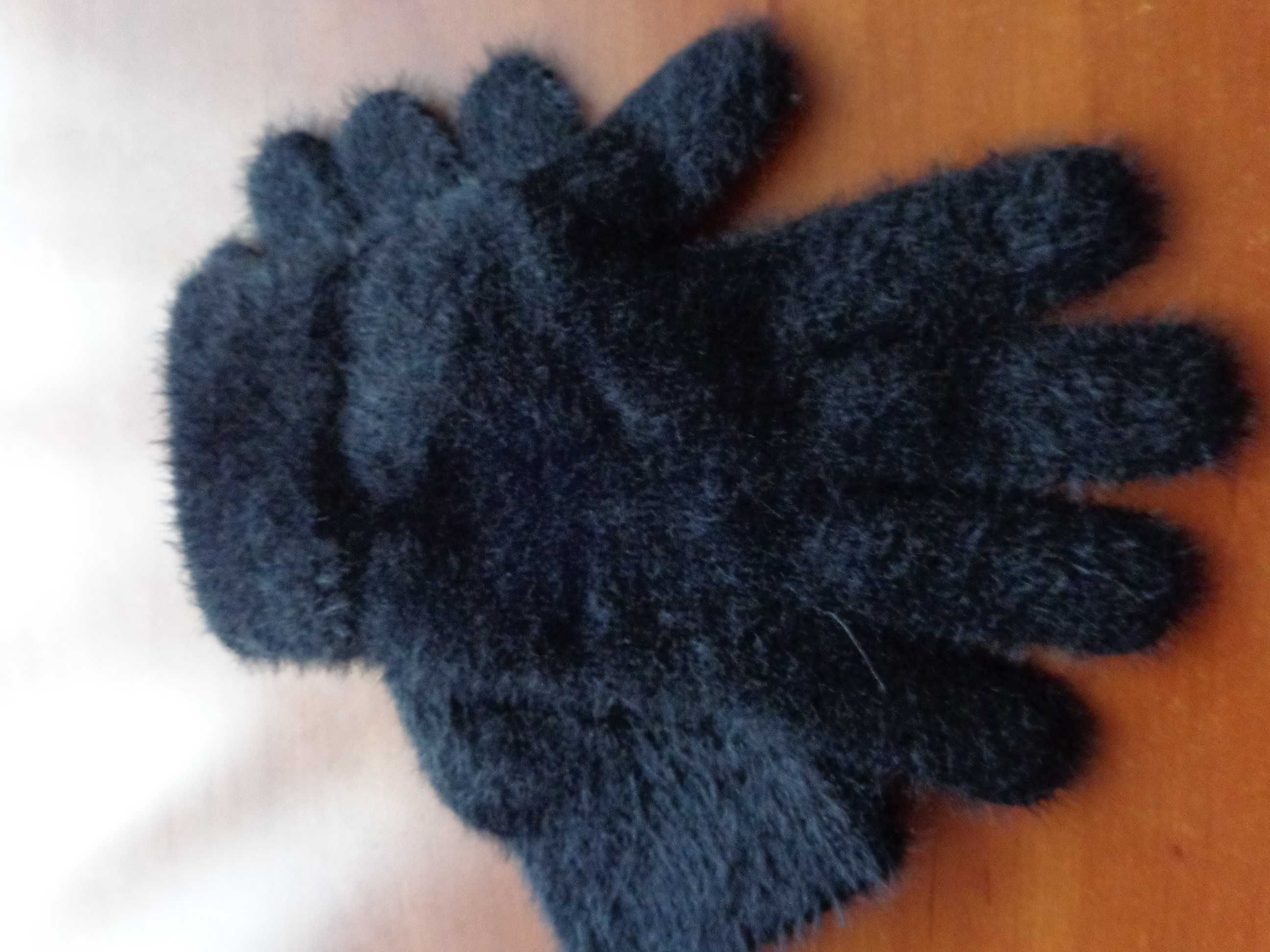 Beret nowy z angory czerwony z paskiem plus rękawiczki