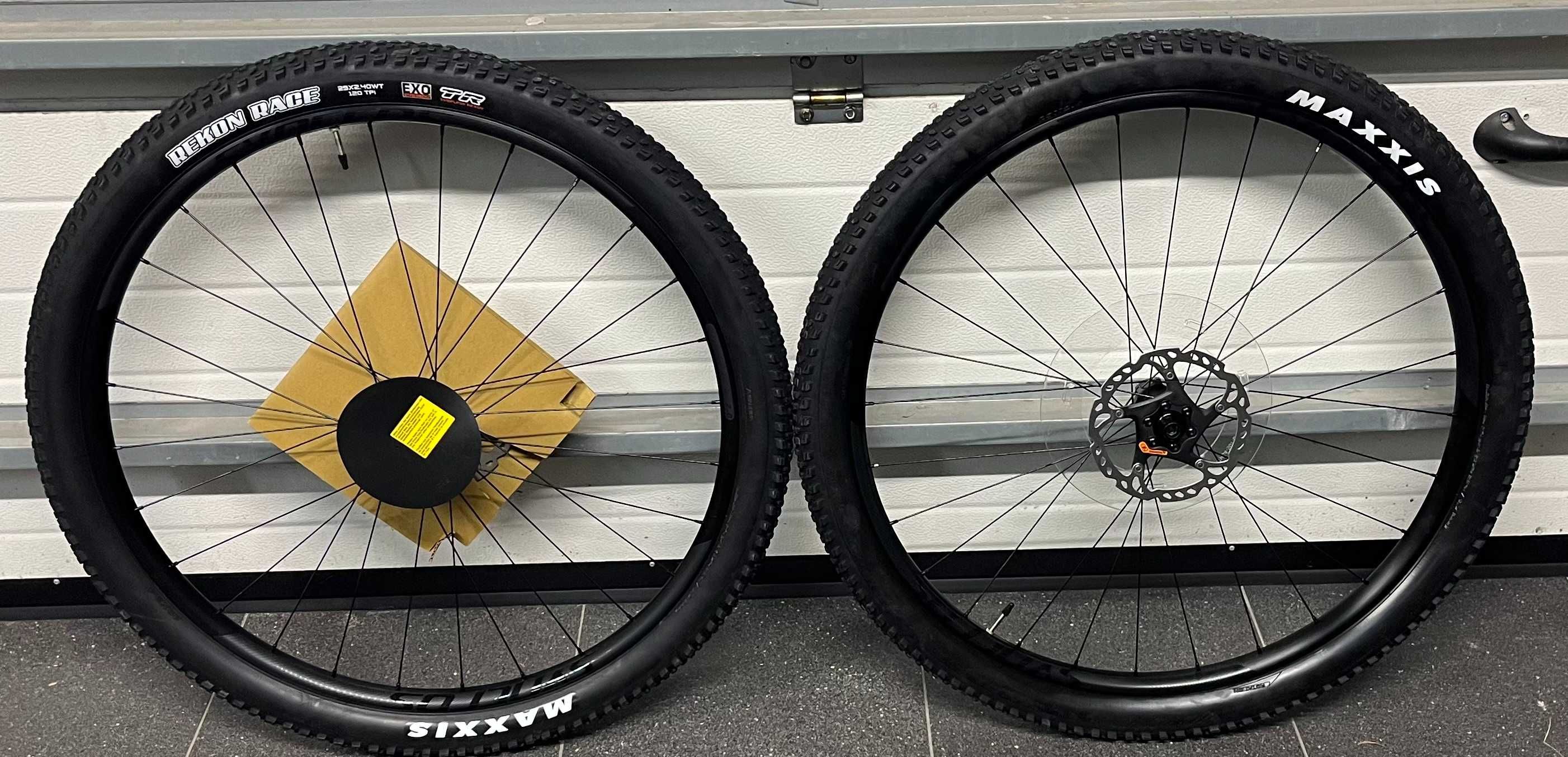 Opony Maxxis Rekon Race/29x2.4”/Tubeless Ready/EXO 2 szt + 2 detki