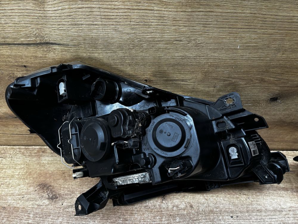 Lampa/reflektor przedni lewy prawy Renault Clio 3 Xenon