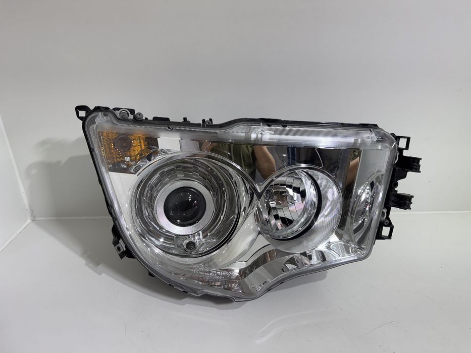Lampa Przód Przednia prawa Xenon Mercedes Actros MP4 A961