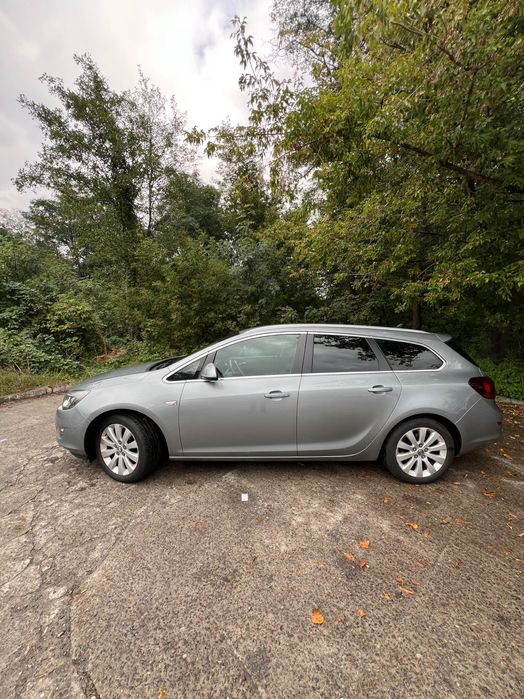 Opel Astra J 2011 року