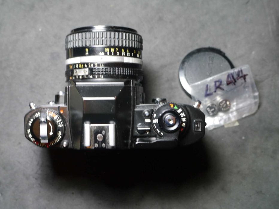 Nikon FG com lente