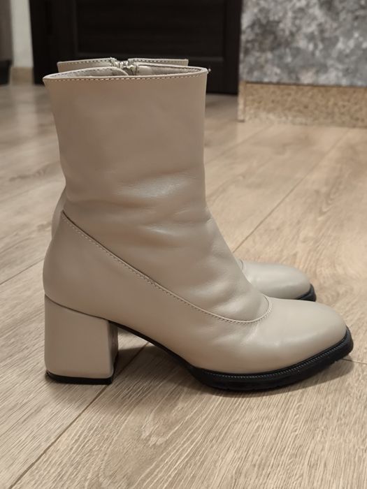 Ботильйони шкіряні бежеві