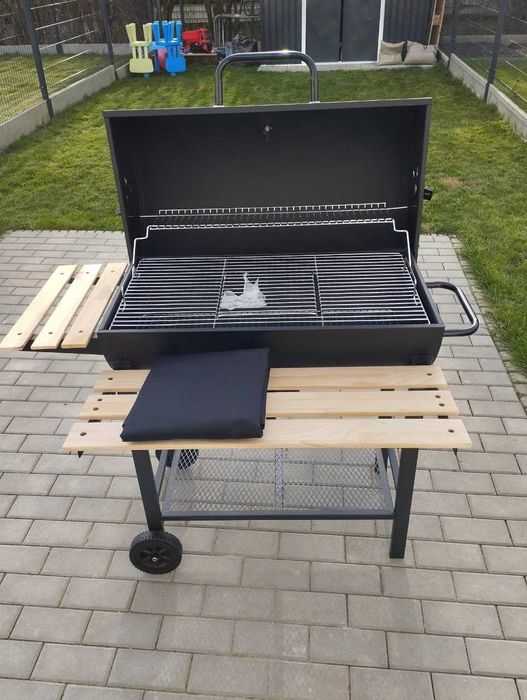 Grill węglowy ogrodowy – baryłkowy, 2 ruszty, półki, termometr