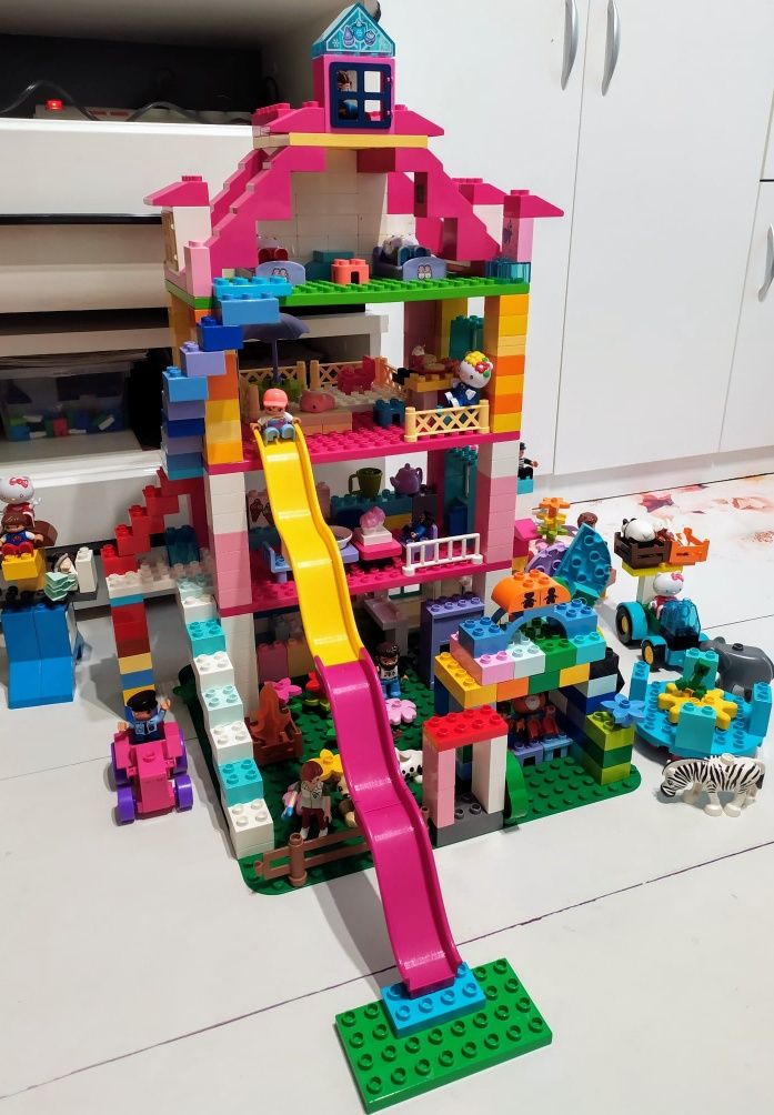Mega zestaw klocków LEGO Duplo i Hello Kity, 400 elementów