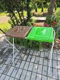Stojak do segregacji śmieci i odpadów zielonych