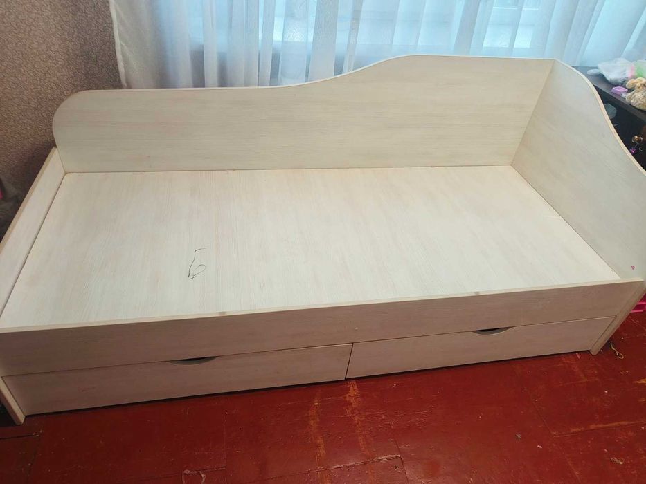 Ліжко односпальне